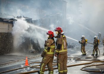 Els bombers activats a l'incendi d'Arinsal.