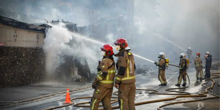 Els bombers activats a l'incendi d'Arinsal.
