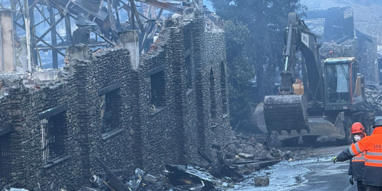 Estat de la fàbrica després de l'incendi.