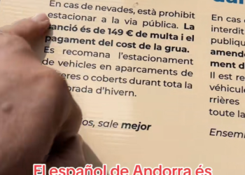 Imatge del cartell d'Andorra amb l'error en castellà.