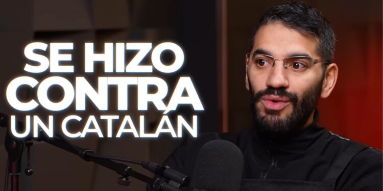 Un client troba la manera de fer que el creper de la rotonda d'Andorra parli en català.