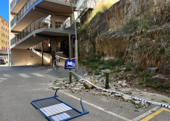 El despreniment que ha tancat temporalment el pas a la passarel·la.
