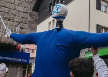 El ninot de Carnavl amb la bandera israeliana / Arxiu