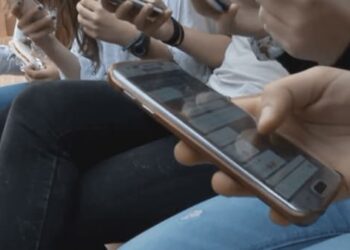 Alerta per un grup de whatsapp on es comparteix pornografia amb menors d'ESO andorrans (Foto: Xarxes).
