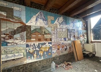 El mosaic de Sergi Mas a la fàbrica d'aigua. Foto: Comú de la Massana