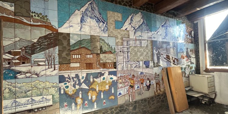 El mosaic de Sergi Mas a la fàbrica d'aigua. Foto: Comú de la Massana