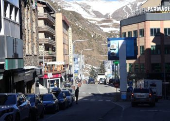 El carrer Major del Pas de la Casa amb menys afluència de gent (Foto: Arxiu ANA).