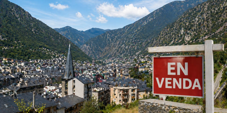 Imatge genèrica de venda de pisos / IA