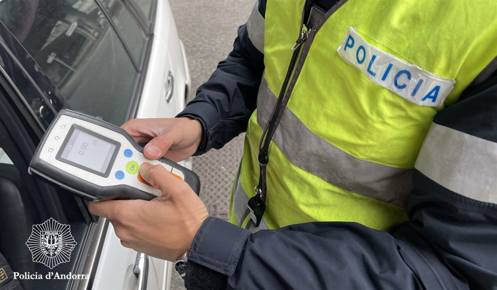 Imatge d'una prova d'alcoholèmia / Policia