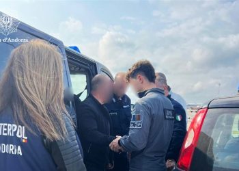 Moment de l'entrega a les autoritats andorranes / Policia