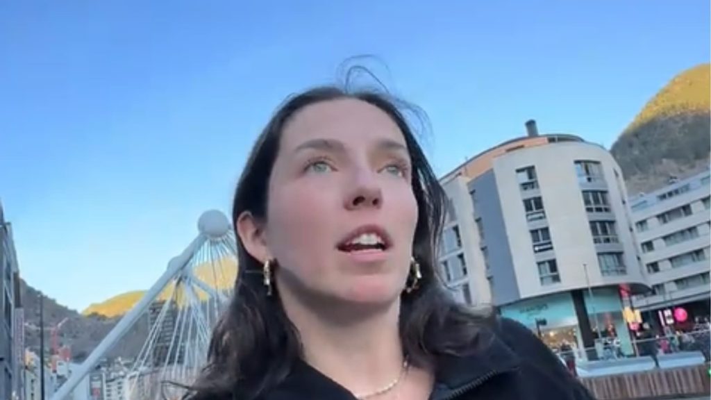 "Pensava que Andorra era un paradís i només té consumisme, bancs, benzineres i muntanya"