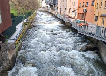 El riu en el seu pas per Escaldes-Engordany.