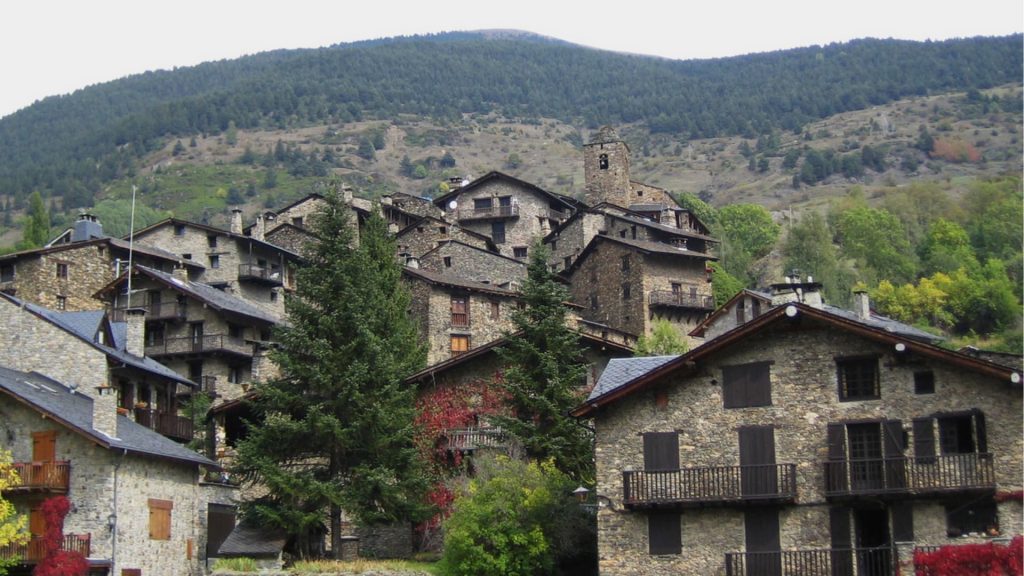 El poble de Catalunya on els Mossos arriben escalant o demanant pas a Andorra