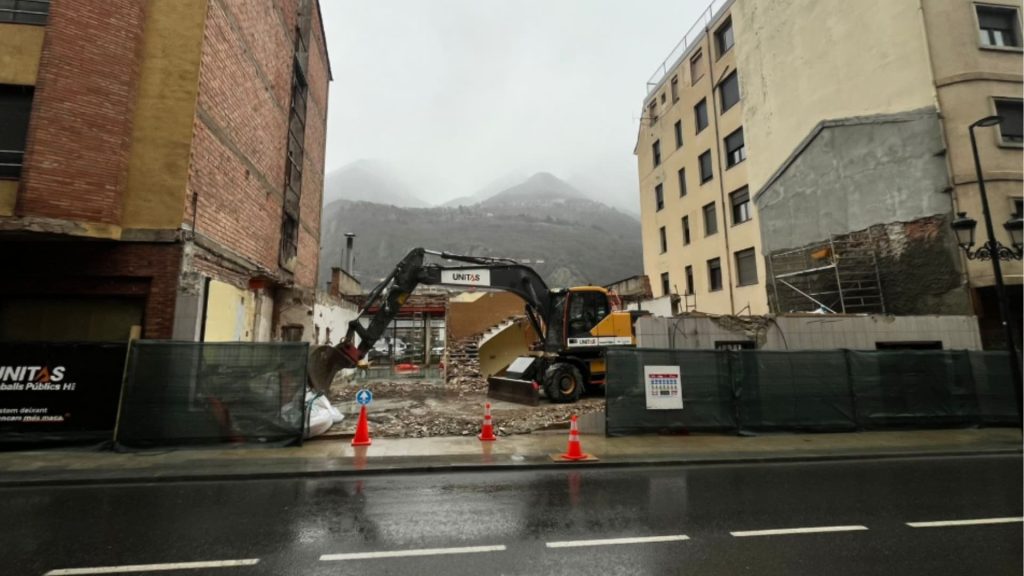 L'enderrocament d'un edifici històric a Andorra la Vella.