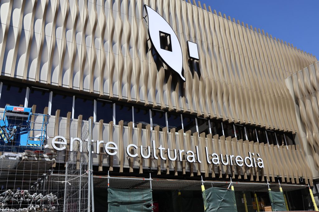 La façana del nou Centre Cultural. Foto: I. M. (ANA)
