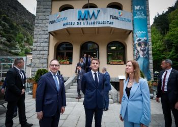 Calvó, Espot i Macron