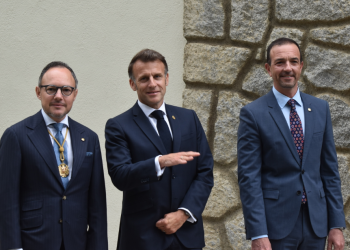 El cap de Govern, Xavier Espot, el ministre de turisme i comerç, Jordi Torres, i el president de la república francesa, Emmanuel Macron.