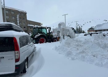 Neu acumulada als carrers del Pas de la Casa. Foto: Comú d'Encamp