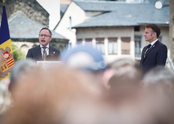Espot i Macron