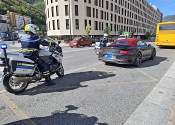 La policia una vegada ha aturat el vehicle. Foto: D. M. (ANA)