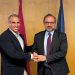 El rector de l’UdA, Juli Minoves, i el director general adjunt d’Andorra Telecom, Cesar Marquina. Foto: Andorra Telecom