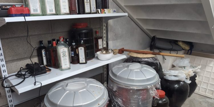 La instal·lació per elaborar beguda fermentada. Foto: Mossos d'Esquadra