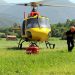 Un helicòpter del GRAE dels Bombers equipat amb una campanya RECCO per detectar desapareguts, en una prova al municipi de la Seu d'Urgell (Foto: ACN)
