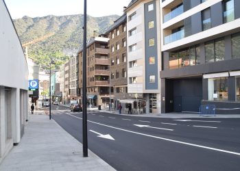 Un tram del carrer de la Unió amb els tres carrils. Foto: M. R. (ANA)