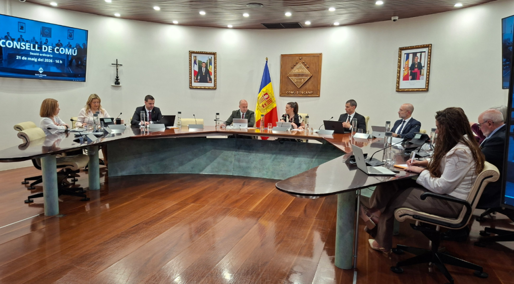 Els consellers i conselleres del comú d'Encamp en sessió de consell.