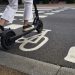 Una persona circula en patinet elèctric per un carril bici (Foto: Xarxes)