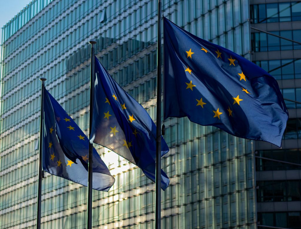 Unes banderes de la Unió Europea (Foto: Pexels).