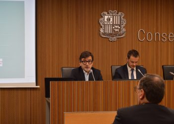 El president del consell d’administració de la Caixa Andorrana de Seguretat Social, Marc Galabert, i el president de la comissió gestora del Fons de Reserva de Jubilació, Jordi Cinca, durant la compareixença davant la comissió legislativa de seguiment i sostenibilitat de les pensions de la CASS. Foto: M. F. (ANA)