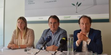 El president de l'EFA i el secretari tècnic, Daniel Aristot i Joan Tomàs, en roda de premsa aquest dilluns. Foto: M. F. (ANA)