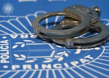 La policia va arrestar el sospitós / Policia