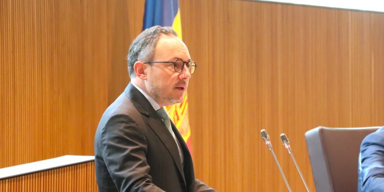 Xavier Espot durant el debat d'orientació / Demòcrates