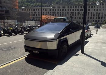 El Tesla Cybertruck a Andorra. Foto: @pilafo89