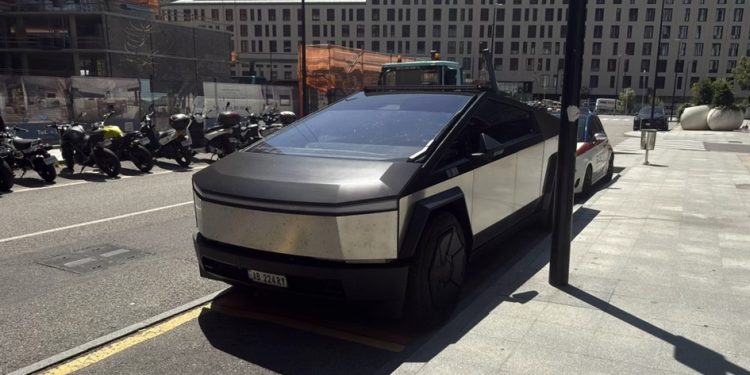 El Tesla Cybertruck a Andorra. Foto: @pilafo89