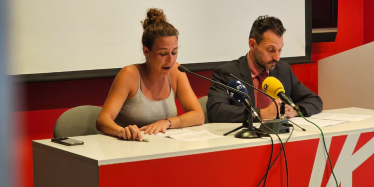 La secretària d'Organització del PS, Maria Nazzaro, i el membre del Comitè Executiu i candidat a cap de Govern per a les properes eleccions generals, Gerard Alís.