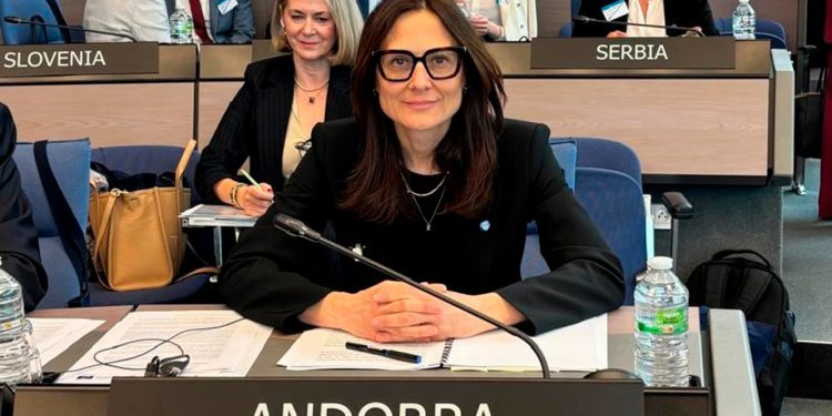 La ministra Ester Molné