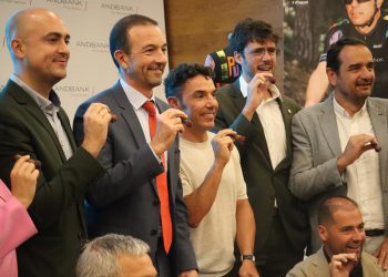 L’exciclista Joaquim 'Purito' Rodríguez, el cònsol menor d'Encamp, Xavier Fernández, el cònsol major de Sant Julià de Lòria, Cerni Cairat, el ministre de comerç i turisme, Jordi Torres. Foto: D. M (ANA)