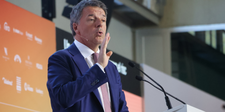 El senador i ex primer ministre d'Itàlia, Matteo Renzi, durant el seu discurs.