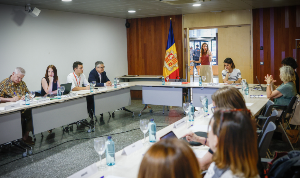 Un moment de les reunions de seguiment del pacte d'estat, amb la ministra de Salut, Helena Mas.