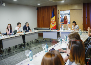Un moment de les reunions de seguiment del pacte d'estat, amb la ministra de Salut, Helena Mas.