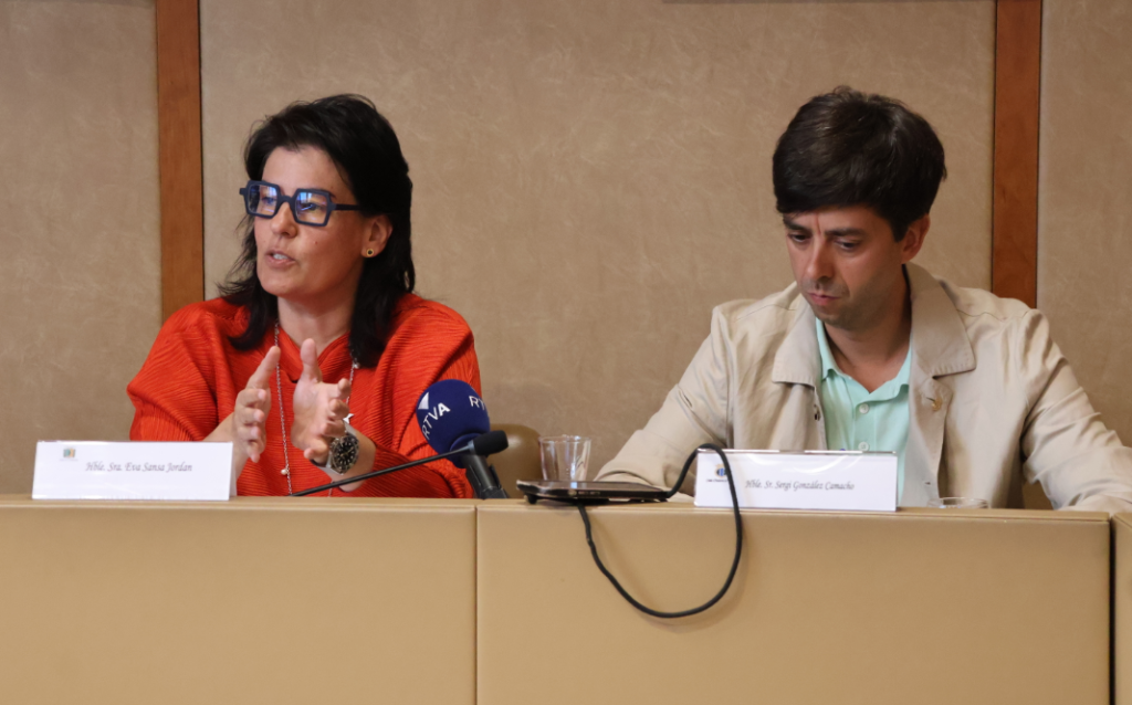 La cònsol de la Massana, Eva Sansa, i el cònsol d'Andorra la Vella, Sergi González, en roda de premsa.