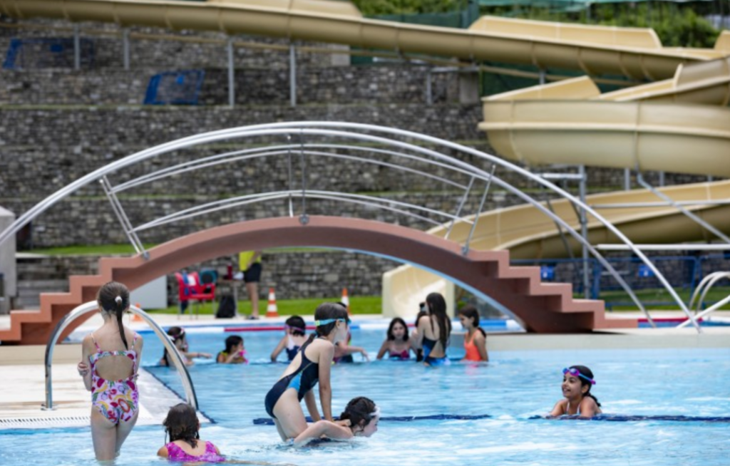 La piscina exterior dels Serradells.