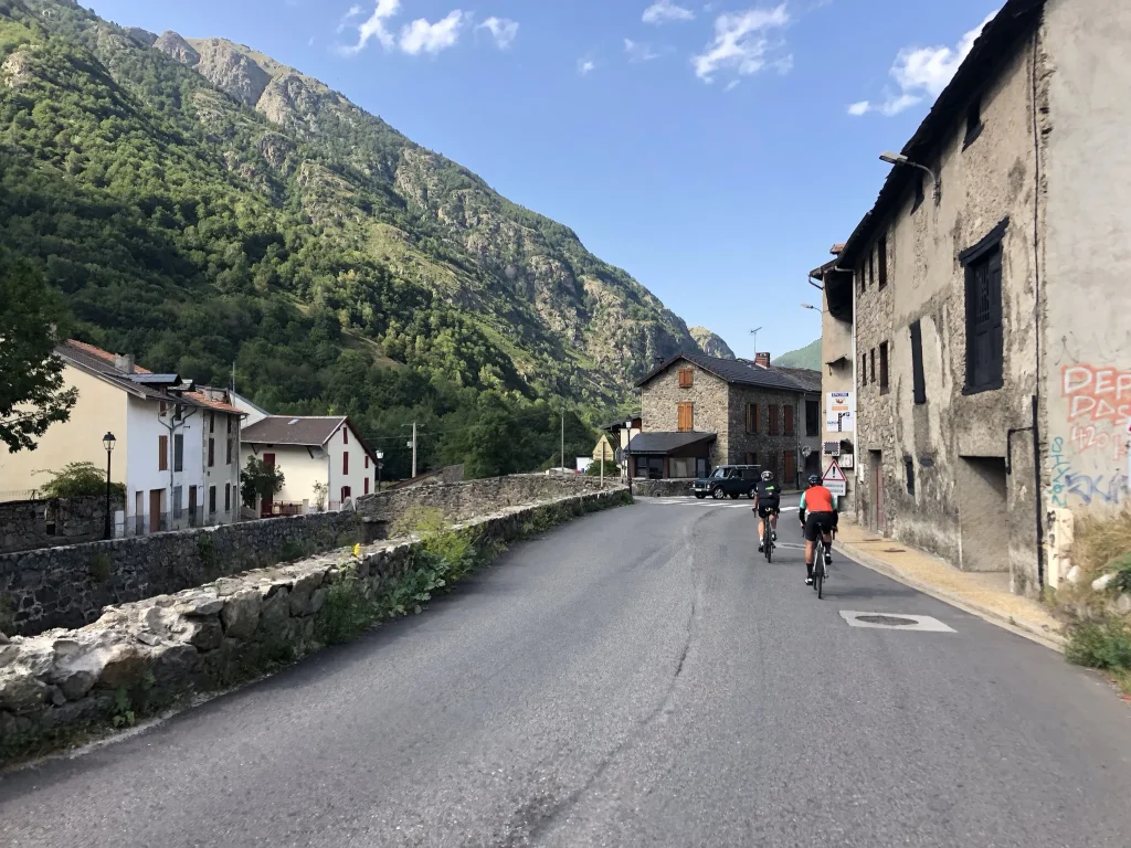 La zona de desenvolupament econòmic és a Mérens les Vals / Koomoto
