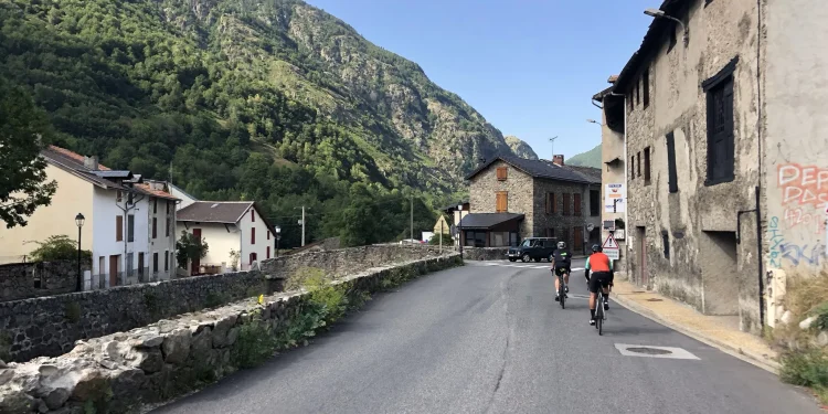 La zona de desenvolupament econòmic és a Mérens les Vals / Koomoto
