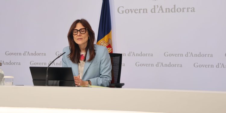 La ministra de Justícia i Interior, Ester Molné, en roda de premsa. Foto: R. S. (ANA)