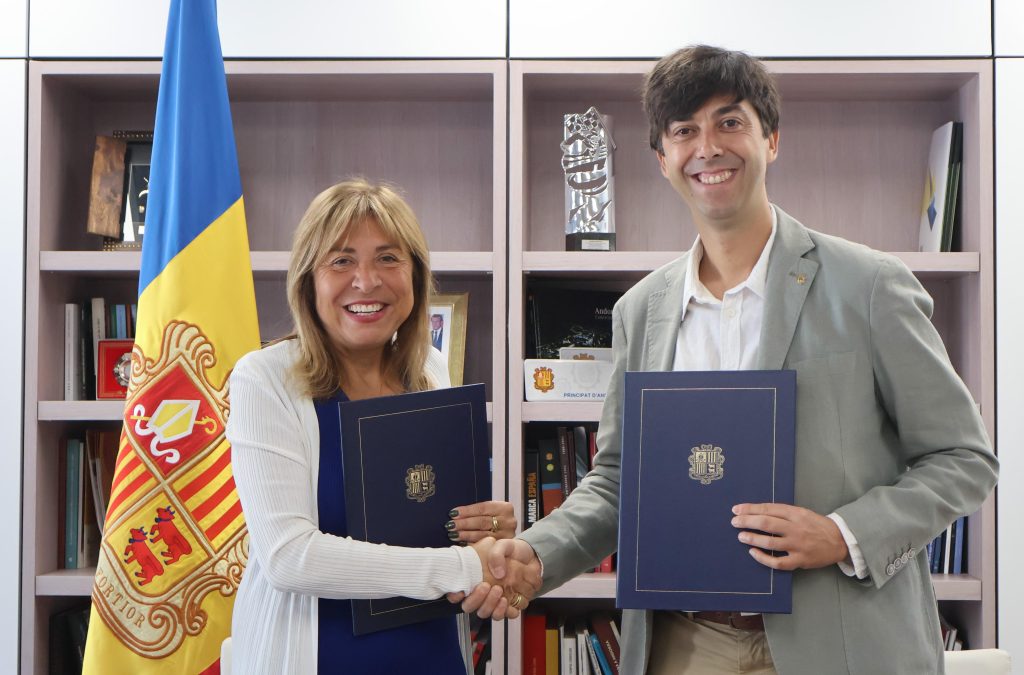 La ministra de Presidència, Economia, Treball i Habitatge, Conxita Marsol, i el cònsol major d'Andorra la Vella, Sergi González. Foto: SFGA