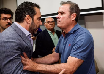 Dolset (dreta) en un enfrontament amb Víctor de Aldama / C. Moya